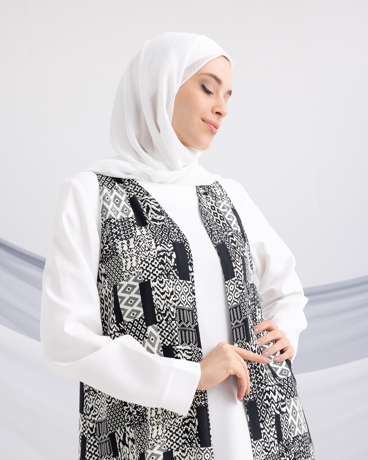 Sleeveless Crepe Cardigan 55