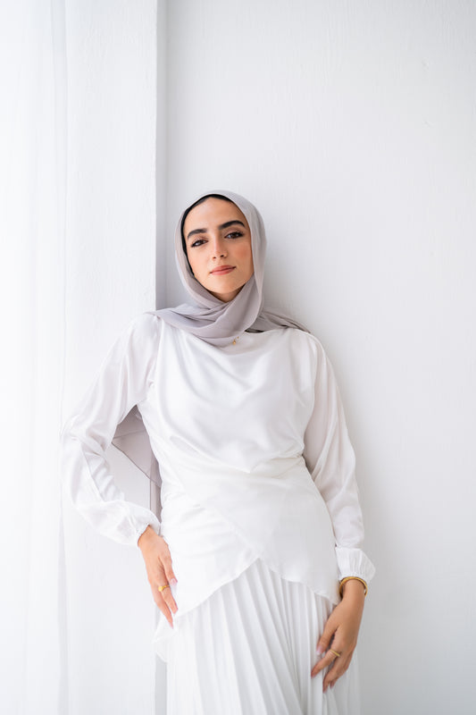 Satin Blouse Code 308 Off Whiteالبلوزة فقط
