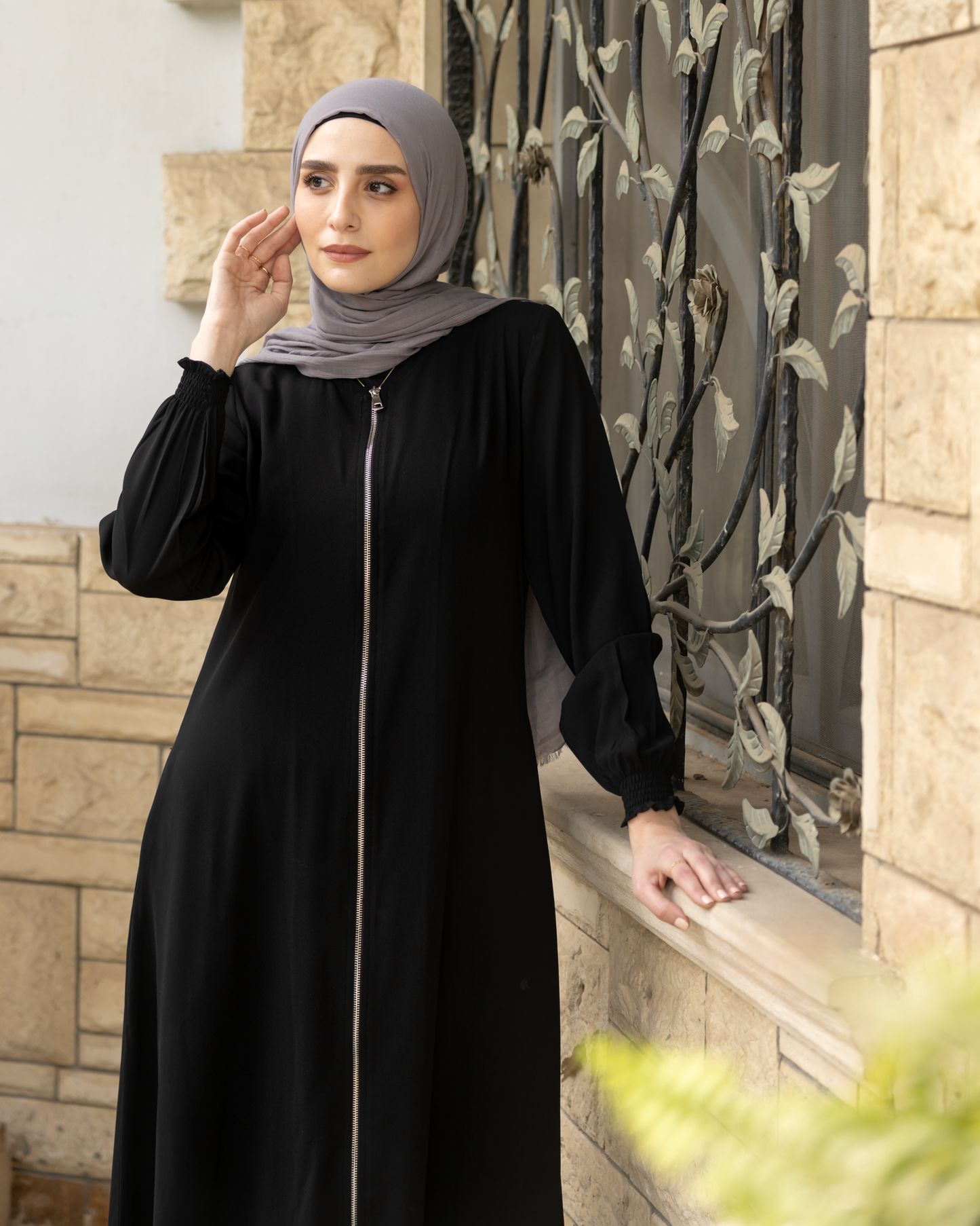 Zipper Abaya Crafted from soft crepe fabric with pockets Code 303