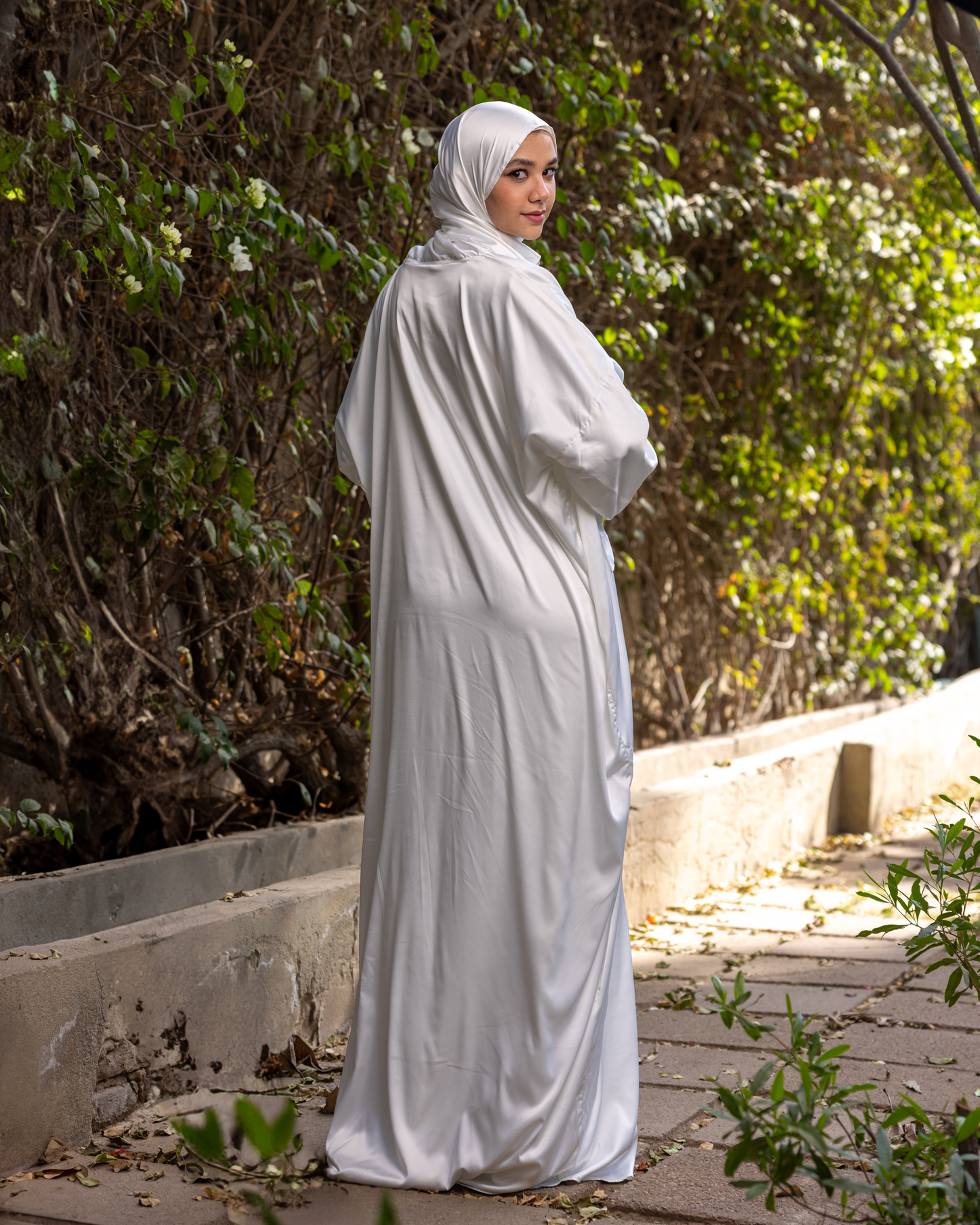 Satin Prayer Wear Offwhite code 999