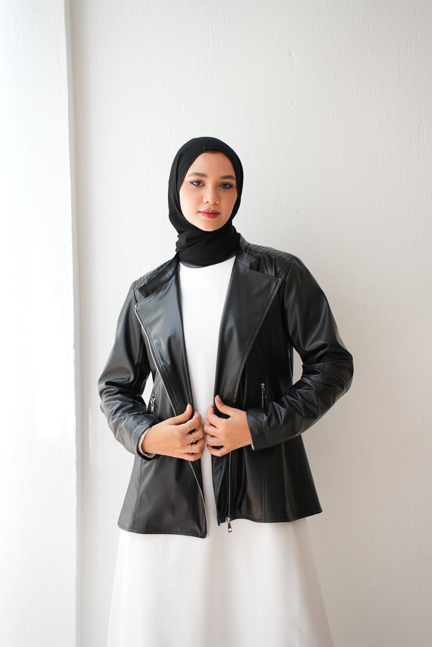 Suzy Leather Jacket with Zippers and Pockets Code 412