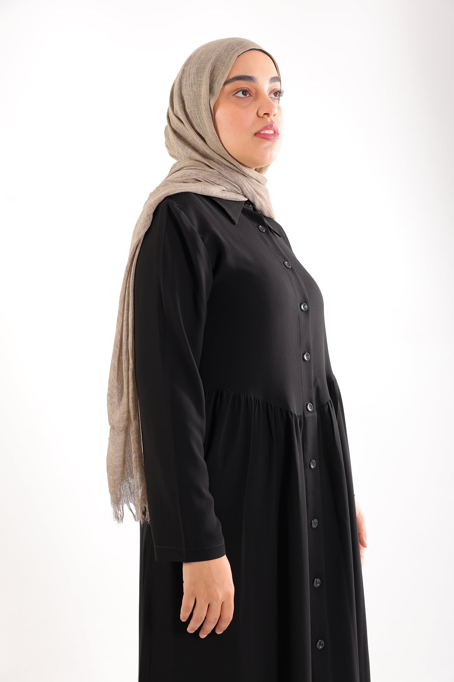 ease, effortless ,
Soft crepe abaya with buttons and pockets Code 408
