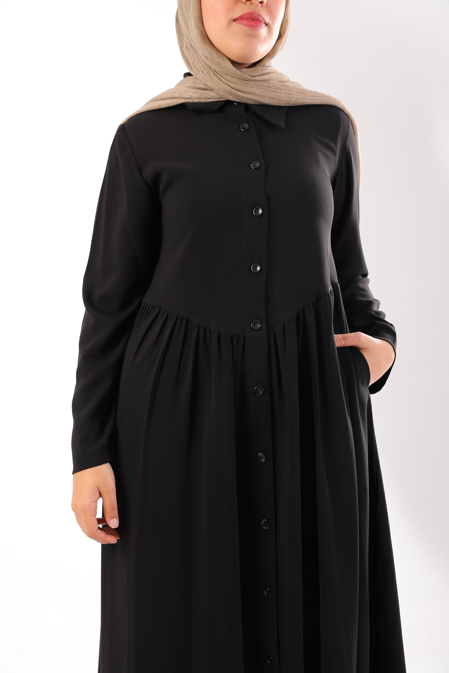 ease, effortless ,
Soft crepe abaya with buttons and pockets Code 408