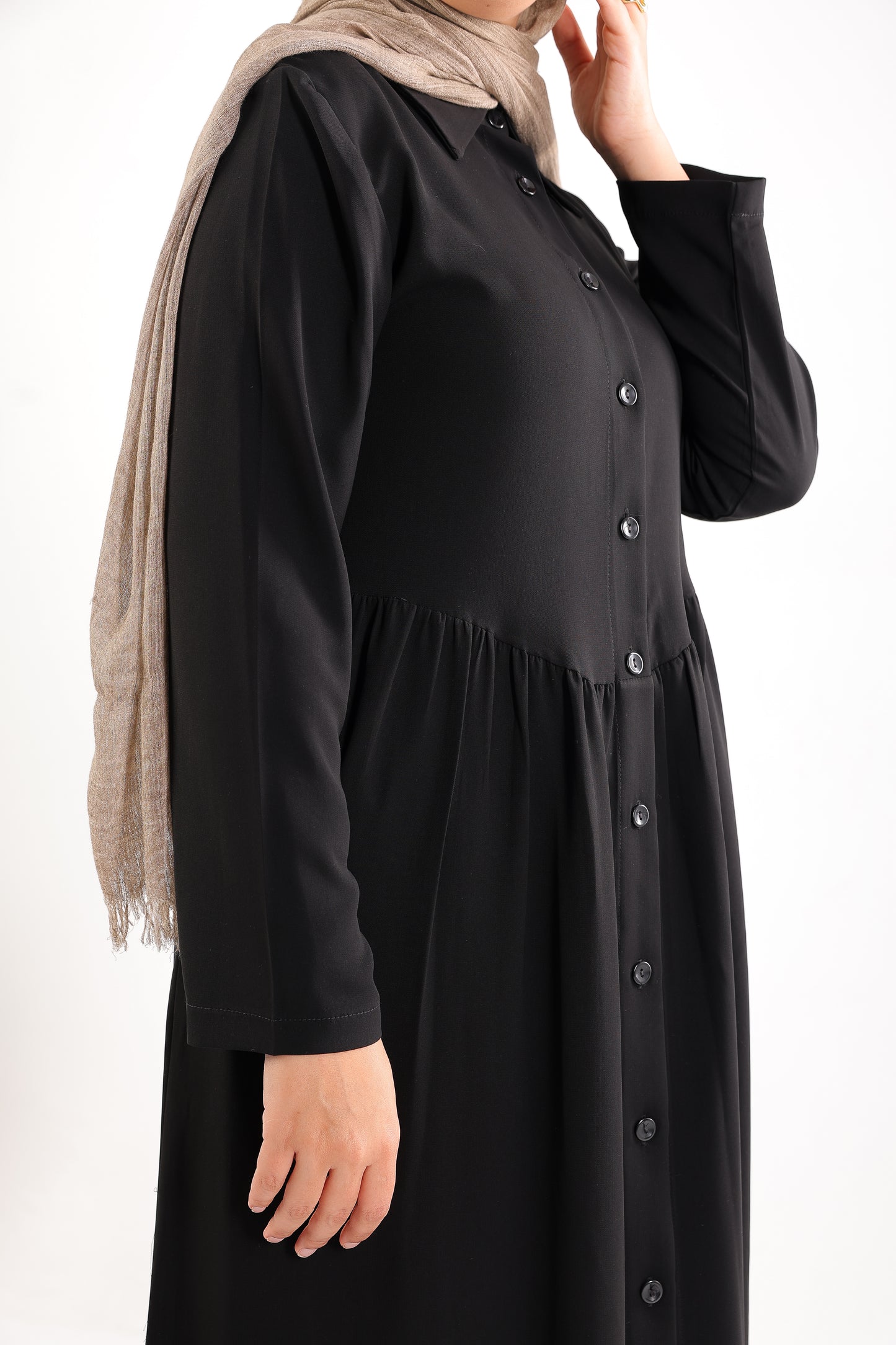 ease, effortless ,
Soft crepe abaya with buttons and pockets Code 408
