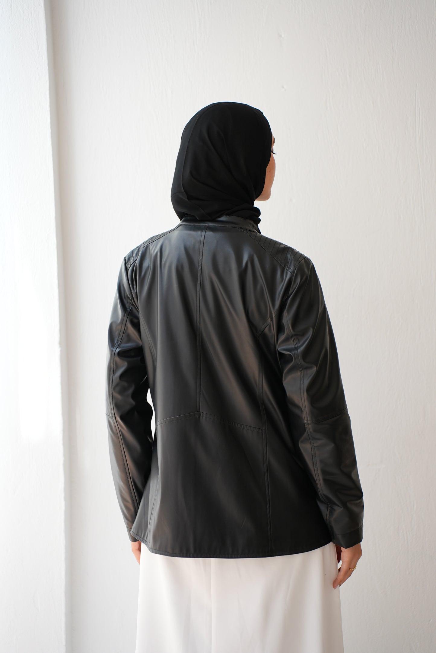 Suzy Leather Jacket with Zippers and Pockets Code 412